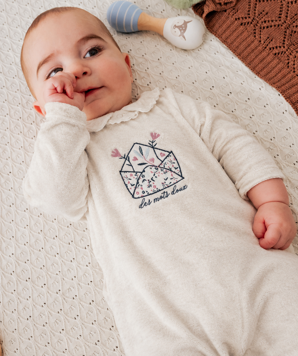Gémo Baby Girls’ Floral Envelope Velour Sleepsuit – Cream